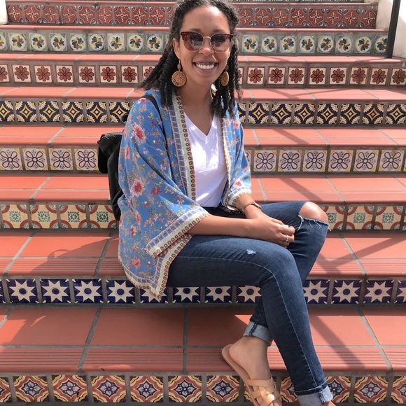 Meet your Posher, Aza - Picture 1 of 4